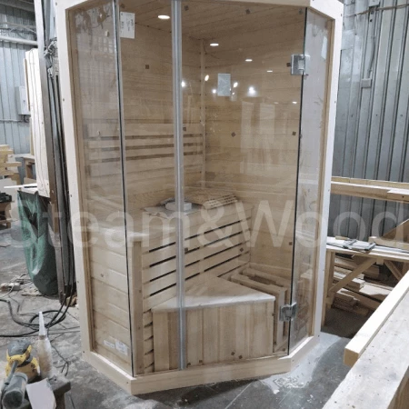 Одноместная угловая финская сауна Luxury из кедра